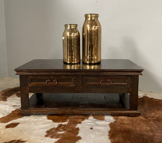 Mesa de centro con cajones