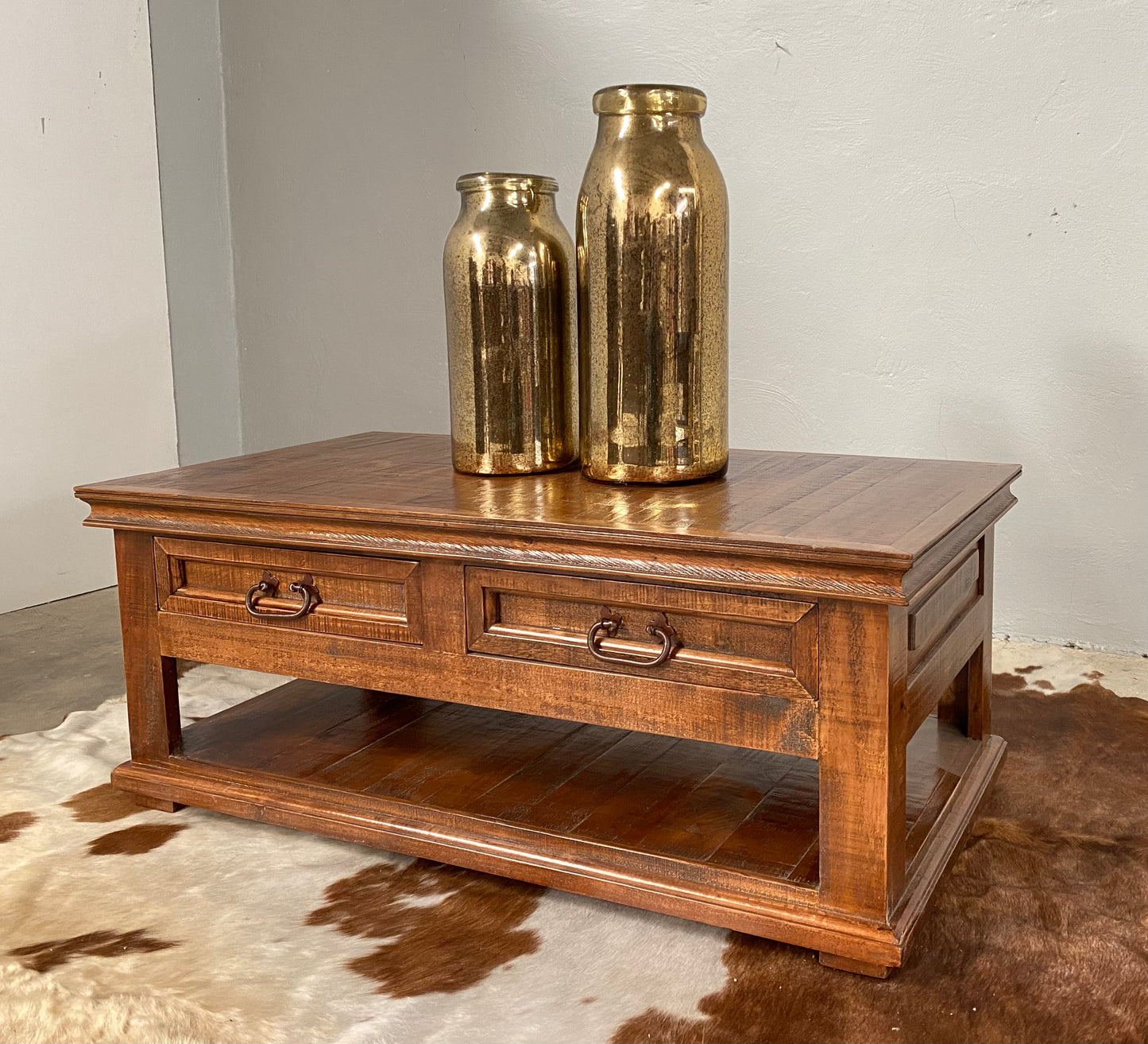 Mesa de centro con cajones