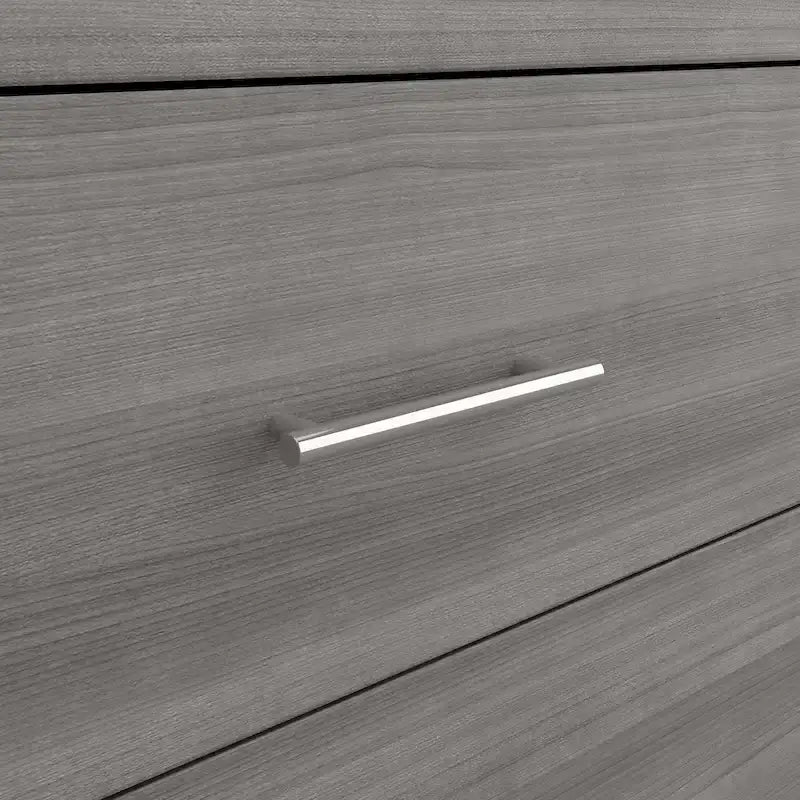 Testiera a pannelli effetto venatura del legno in stile transizionale, con altezza regolabile e finiture neutre