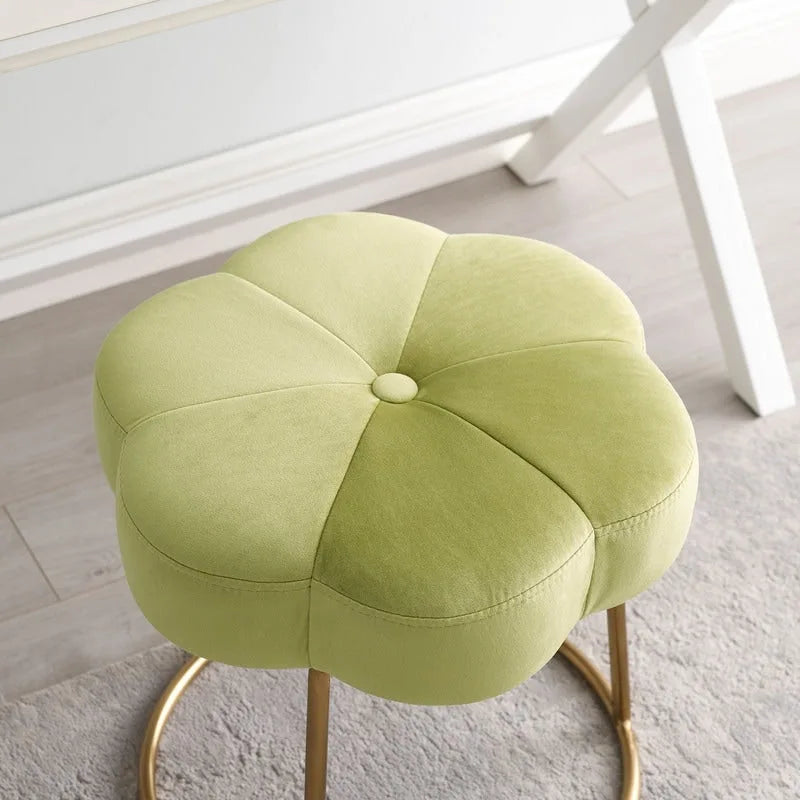 Sgabello moderno da toeletta a forma di fiore in velluto con base in metallo dorato