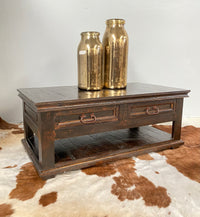 Mesa de centro con cajones