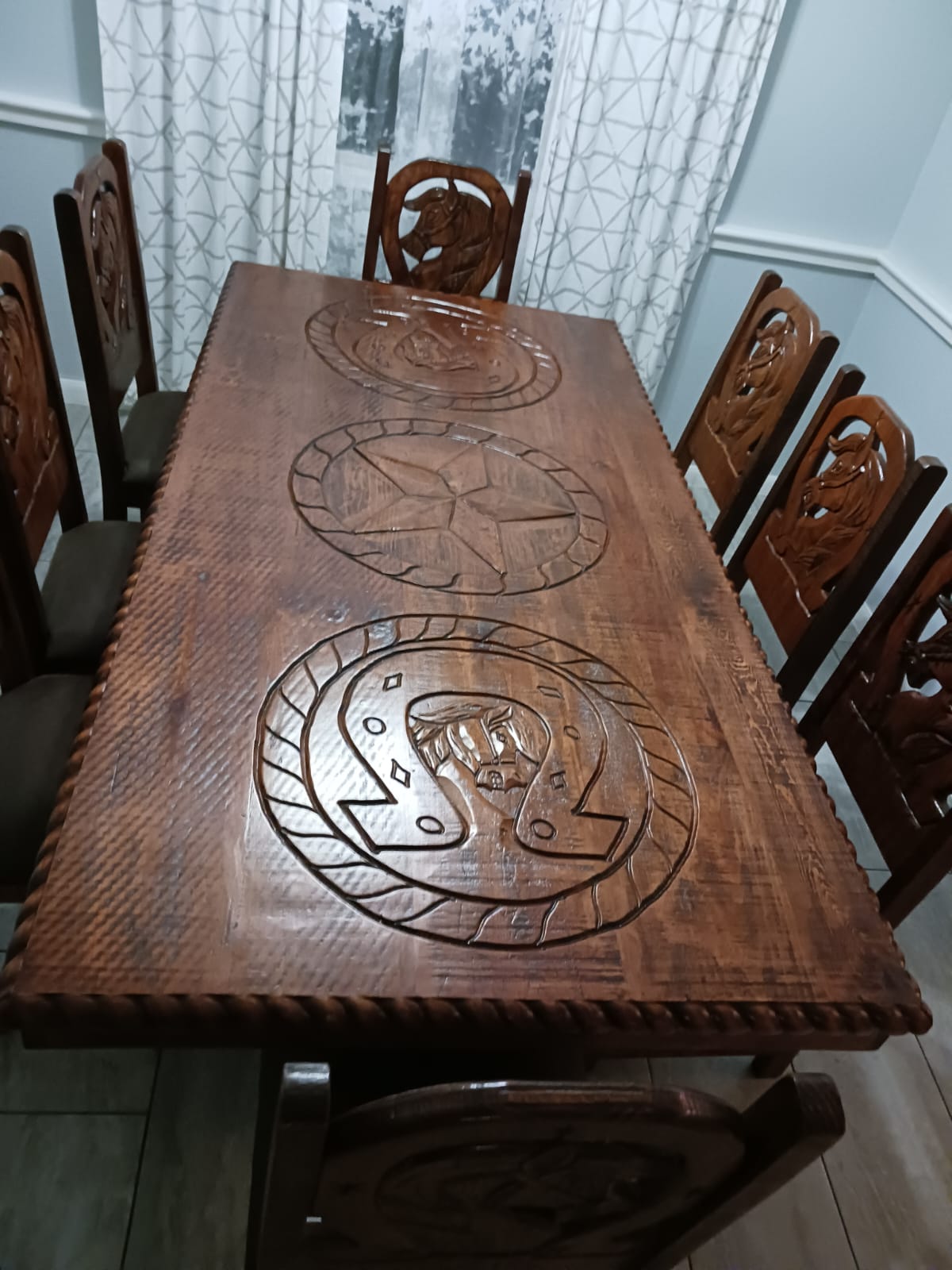 Comedor Caballo Herradura Liso
